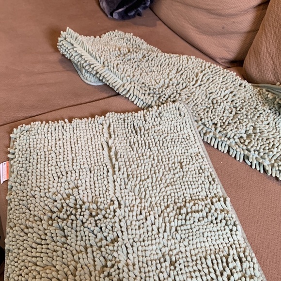 Belabor 100% polyester Sage Green Bath Rugs! - Picture 4 of 4